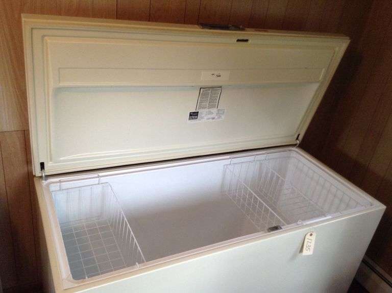 Whirlpool Chest Freezer. Works. (Click for more photos) Duck Soup