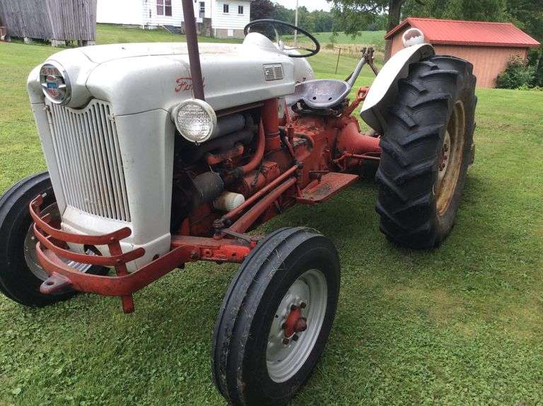1957 Ford 800 Series Model 850. 3 Point Hitch, PTO Tractor. Runs