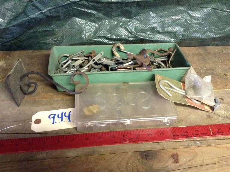 Various Hooks Duck Soup Auctions