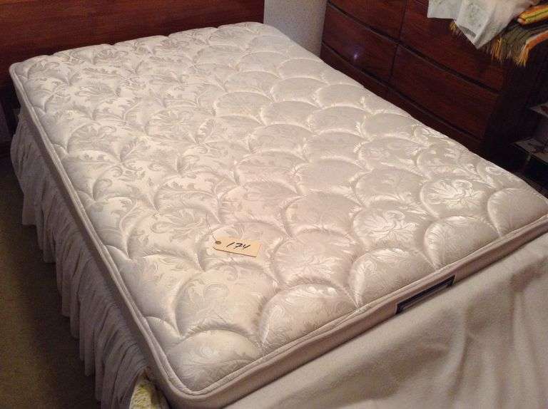 Full Size Sealy Posturepedic Mattress and Box Springs Duck Soup Auctions