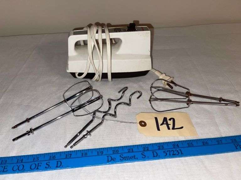 Rival hand mixer • Basement Duck Soup Auctions