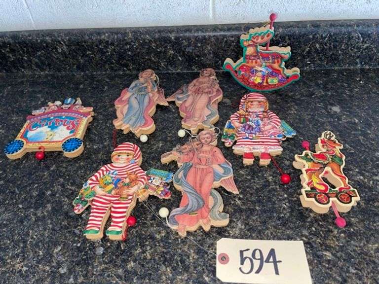 Wooden pull string ornaments • Vintage • Warehouse Duck Soup Auctions