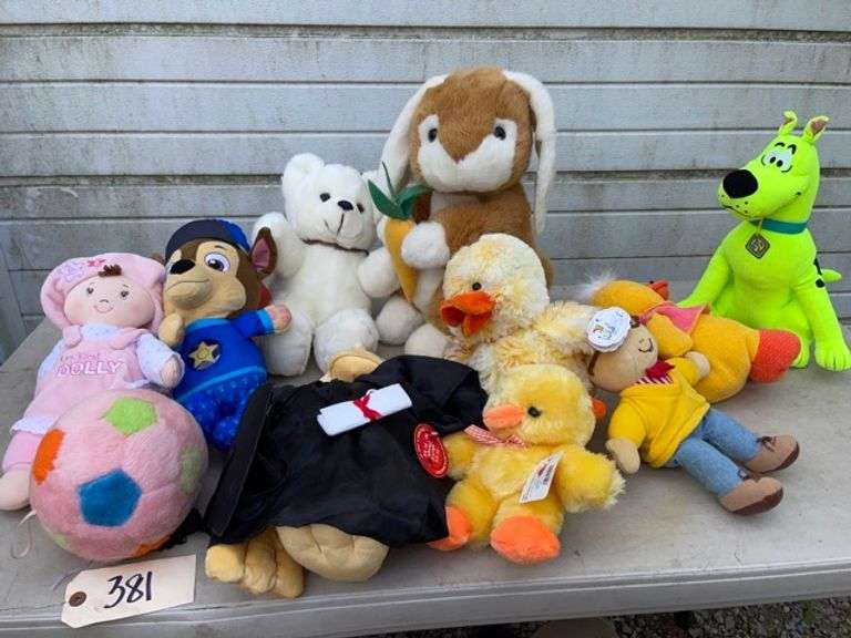 Plush animal lot • Garage Duck Soup Auctions