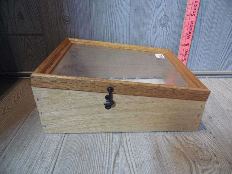 Small Display Cases Dunker Auction