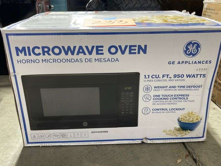 GE MICROWAVE OVEN IN BOX Earl's Auction Company