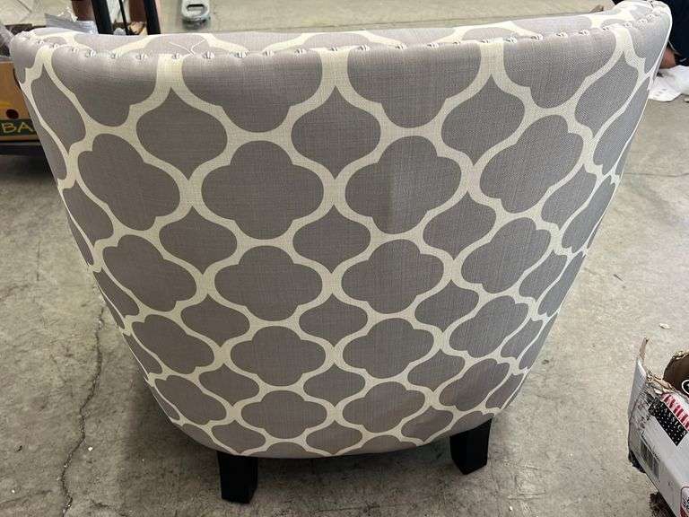 NAILHEAD TRIM ACCENT CHAIR Earl's Auction Company