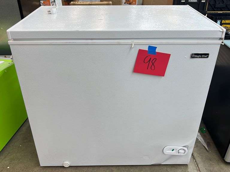 AS IS MAGIC CHEF 7 Cu ft CHEST FREEZER WHITE Earl's Auction Company