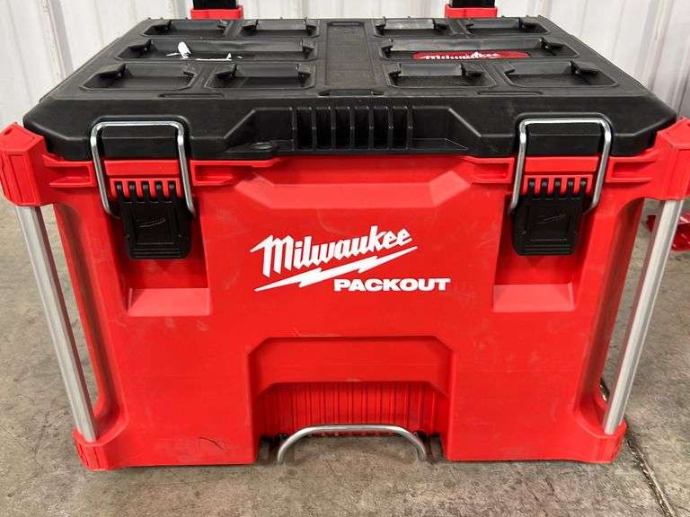 MILWAUKEE PACKOUT ROLLING TOOL BOX Earl s Auction Company Milwaukee packout rolling tool box earl s auction company