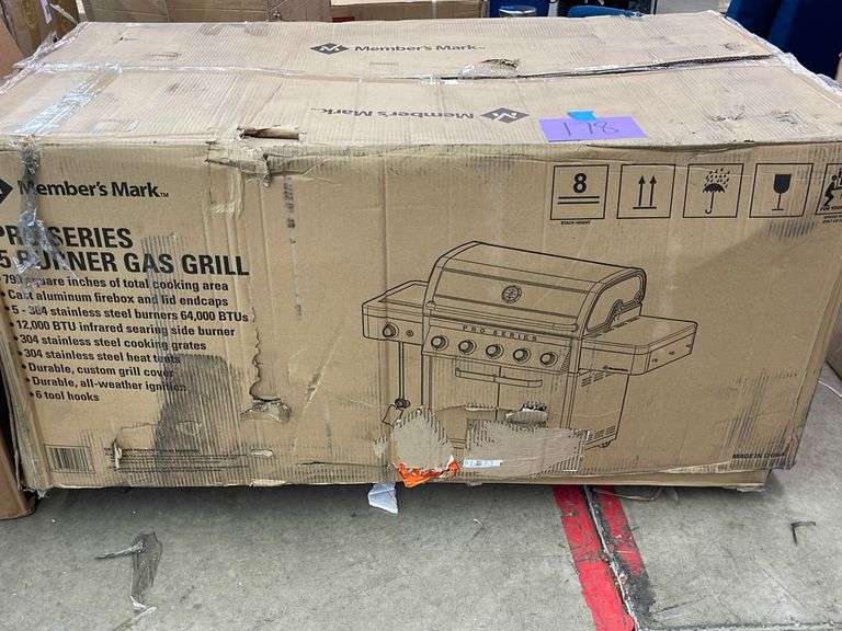 PRO SERIES 5 BURNER GAS GRILL IN BOX Earl's Auction Company
