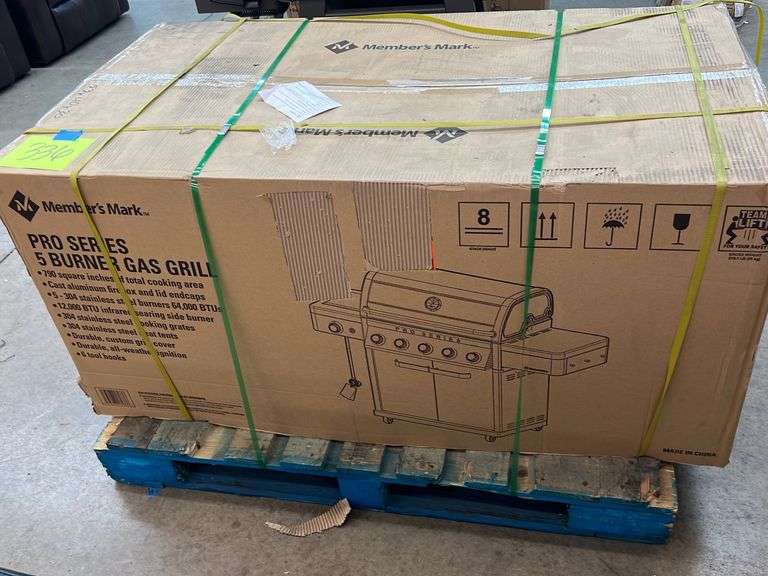 PRO SERIES 5 BURNER GAS GRILL IN BOX Earl's Auction Company