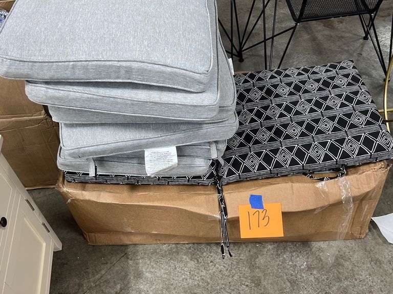 (4) HINGED PATIO CUSHIONS & 6 GREY PATIO SEAT CUSHIONS Earl's Auction Company