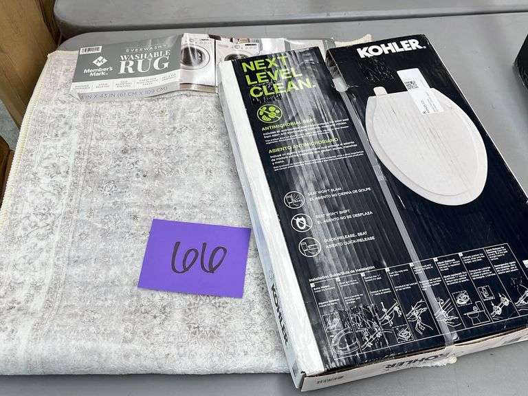SMALL WASHABLE RUG & KOHLER TOILET SEAT IN BOX Earl's Auction Company
