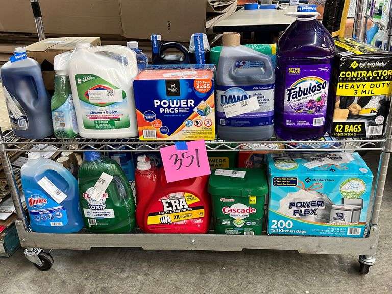 LARGE LOT OF CLEANING ITEMS SEE PHOTOS Earl's Auction Company