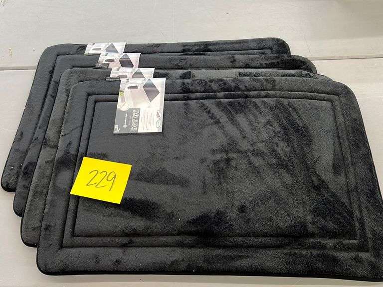 (4) MEMORY FOAM BATH MATS (BLACK) Earl's Auction Company