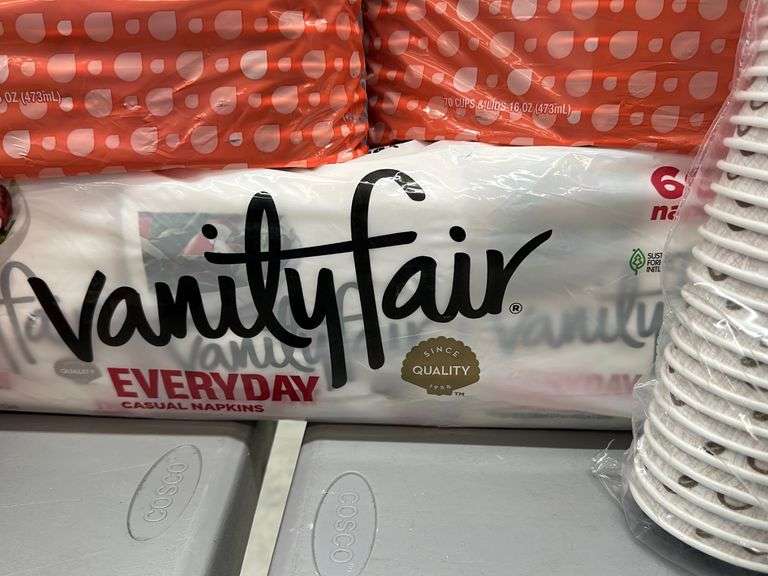 8PC LOT OF DISPOSABLE SERVEWARE SEE PHOTOS Earl's Auction Company