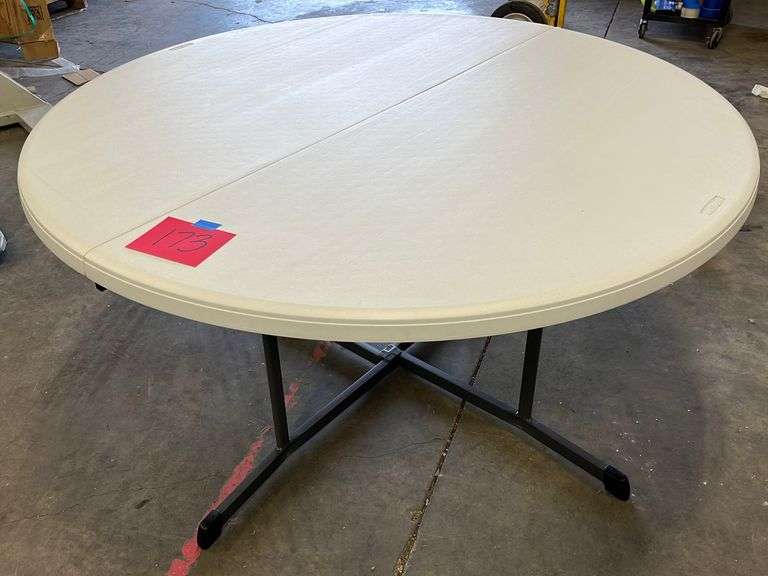 LIFETIME ROUND FOLD IN HALF TABLE Earl's Auction Company