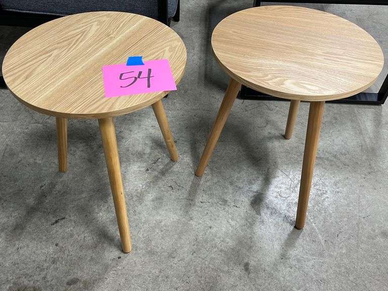 (2) SMALL SIDE TABLES Earl's Auction Company