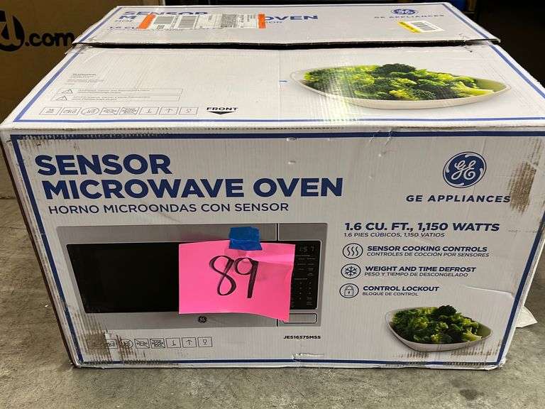 GE MICROWAVE OVEN IN BOX Earl's Auction Company