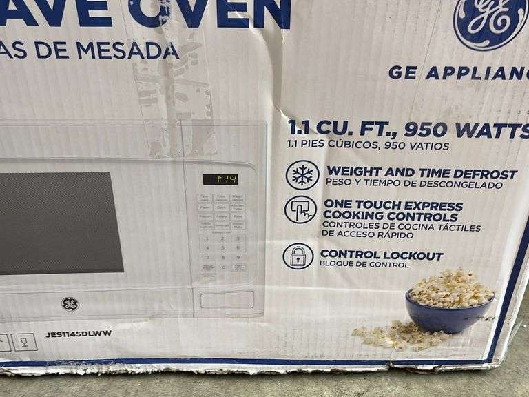 GE MICROWAVE OVEN IN BOX Earl's Auction Company