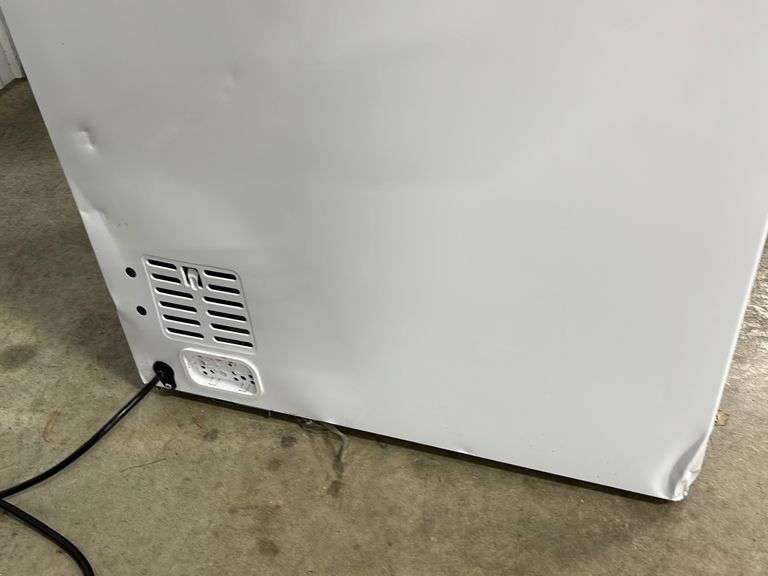 THOMSON 5.2CU FT CHEST FREEZER Earl's Auction Company