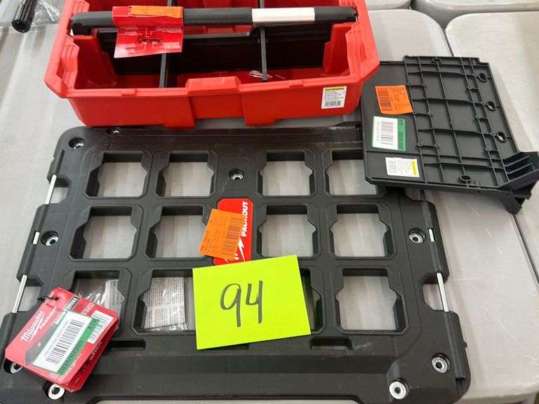 MILWAUKEE PACKOUT MOUNTING PLATE & CRATE W/ DIVIDERS Earl's Auction