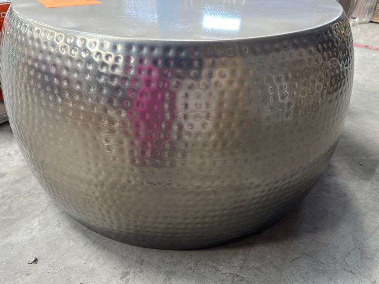 HAMMERED METAL ROUND COFFEE TABLE SILVER Earl's Auction Company