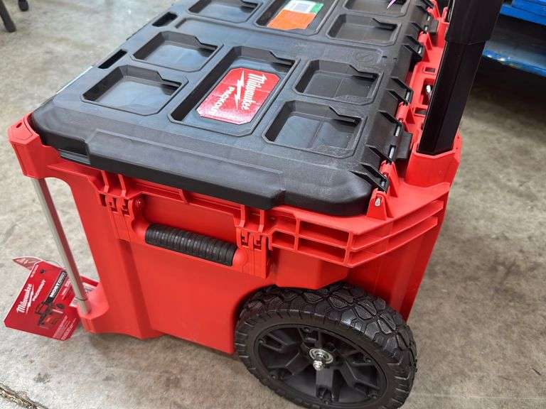 MILWAUKEE PACKOUT ROLLING TOOL BOX Earl s Auction Company Milwaukee packout rolling tool box earl s auction company
