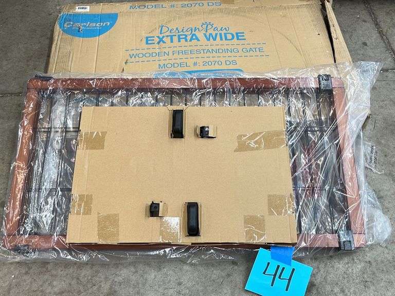 CARLSON WOODEN FREESTANDING PET GATE Earl's Auction Company