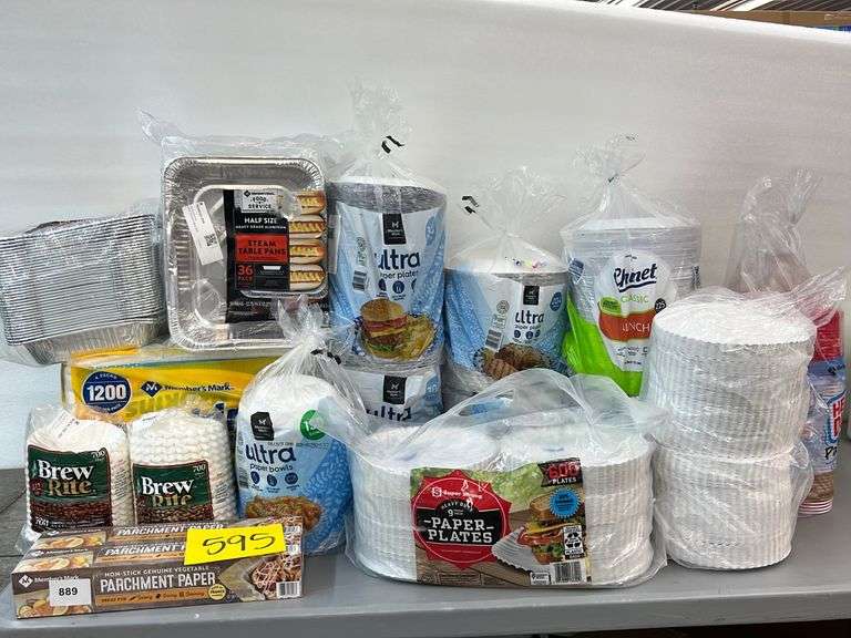 MISC LOT OF DISPOSABLE SERVEWARE SEE PHOTOS Earl's Auction Company