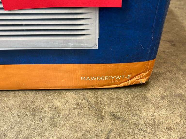 MIDEA ROOM AIR CONDITIONER IN BOX Earl's Auction Company
