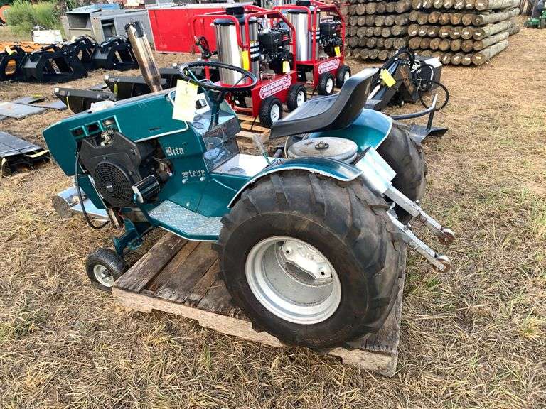 LAWN MOWER, PULLING MOWER EK Auctioneers LLC