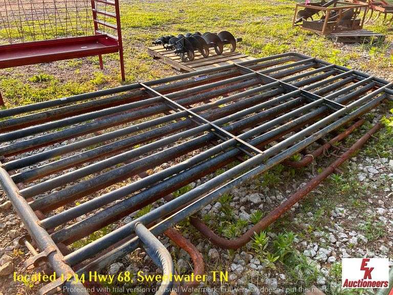 (4) USED FARM GATES(3) 12' CORRAL GATES/(1) 4' WALK THRU EK