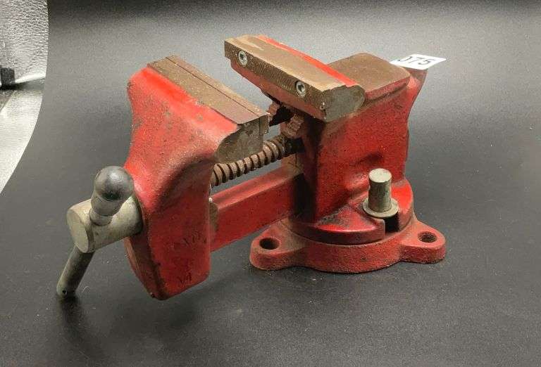 Milwaukee 4 In. Swivel Vise With Anvil And Pipe Jaws Estate Rescue Queens