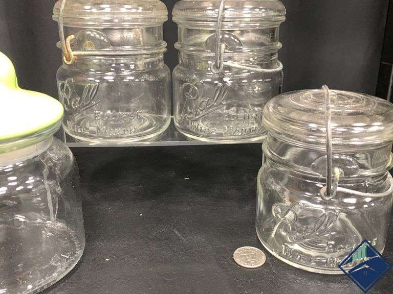 Ball Eclipse Jars with Glass Lids, Juice & Rabbit Adourned Jar Estate