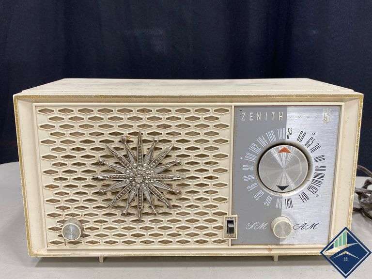 1950's Zenith AM FM Radio - Estate Details