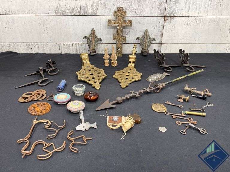 Assortment of Funky Drawer Handles & More Estate Details