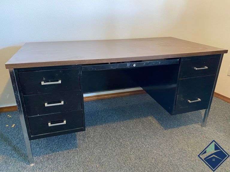 Metal & Wood Office Desk *Pick Up After 2pm* Estate Details