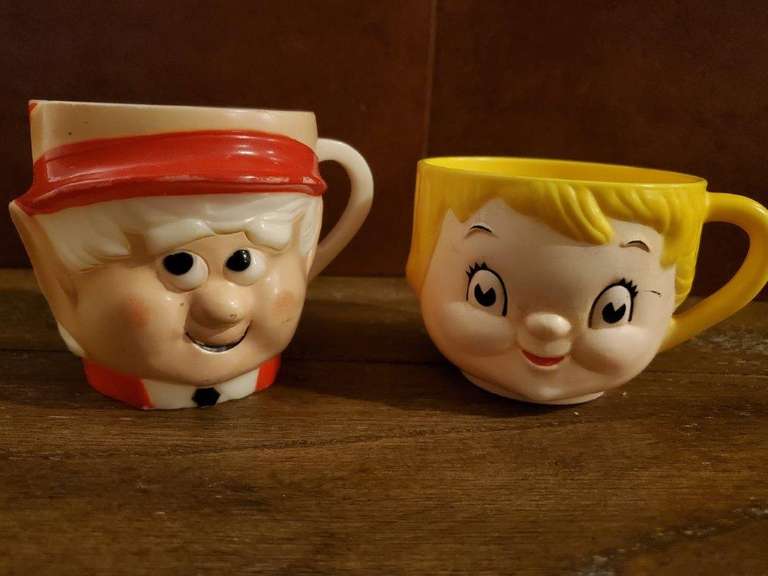 Vintage Keebler And Campbell s Soup Plastic Tea Cups Estate Sales RVA vintage-keebler-and-campbell-s-soup-plastic-tea-cups-estate-sales-rva