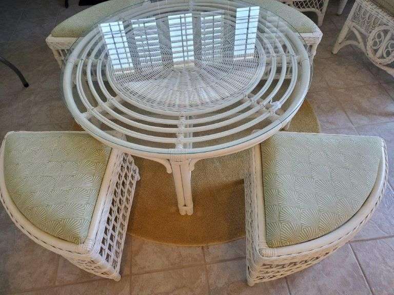 Wicker Coffee Table with 4 Seats Estate Sales RVA