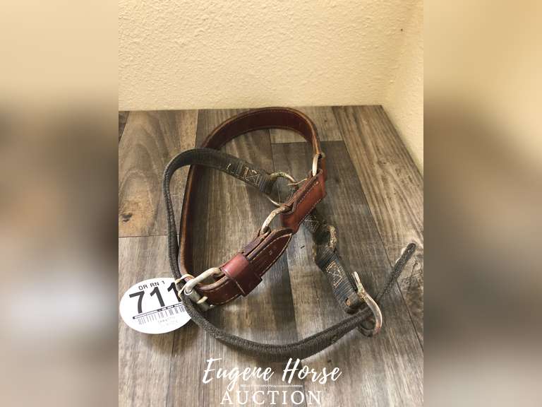 Tag 711 Two horse collars for bathing & clipping Eugene Horse Auction