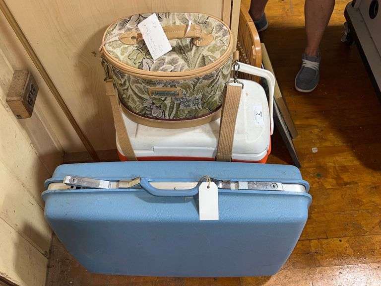 luggage & cooler Auction Services LTD