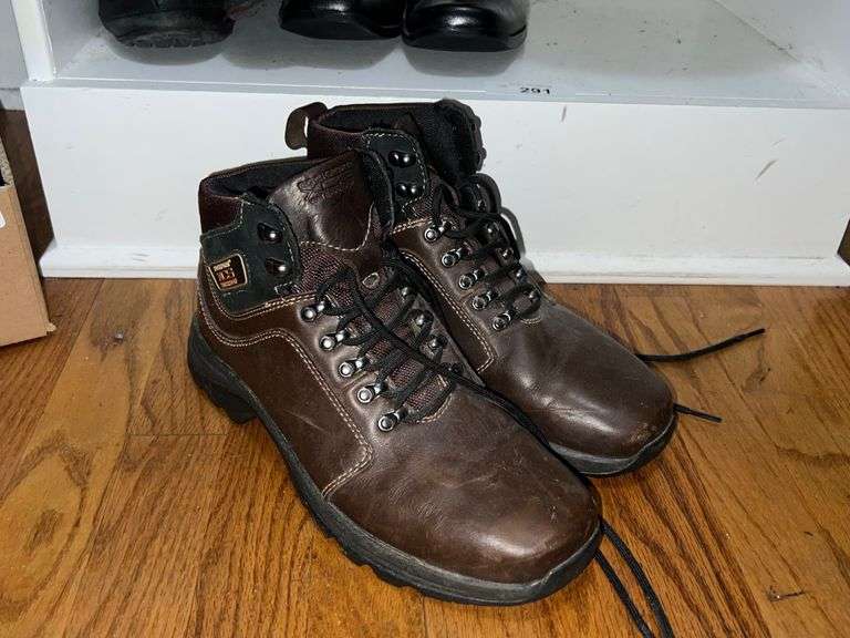 Men's footwear Auction Services LTD