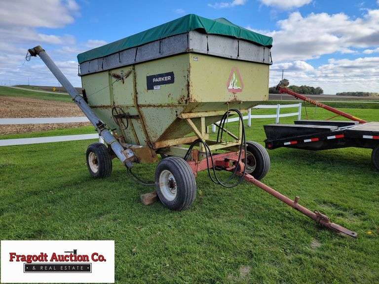 Parker 2100 Gravity Box with Tarp and Hydraulic Drill Fill, Extendable