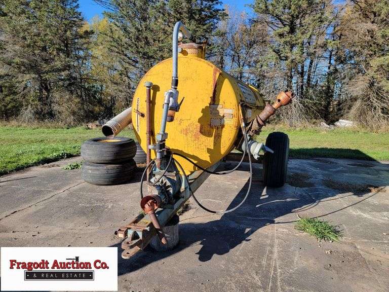 BetterBilt Manure Tank, 540 PTO, 1,500 Gallon, 16.5L161 Goodyear