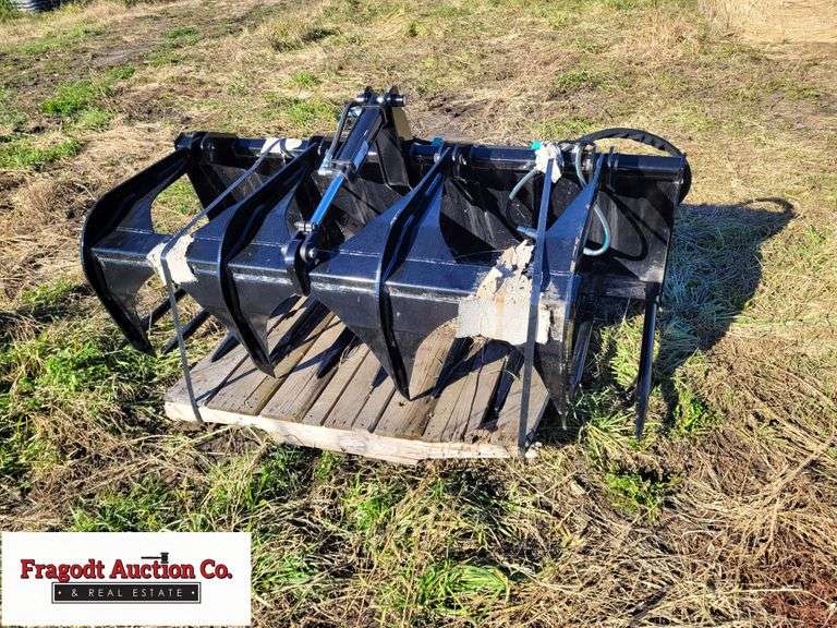 Midsota 72" Manure Bucket with Grapple, Universal Hookups, Hoses and