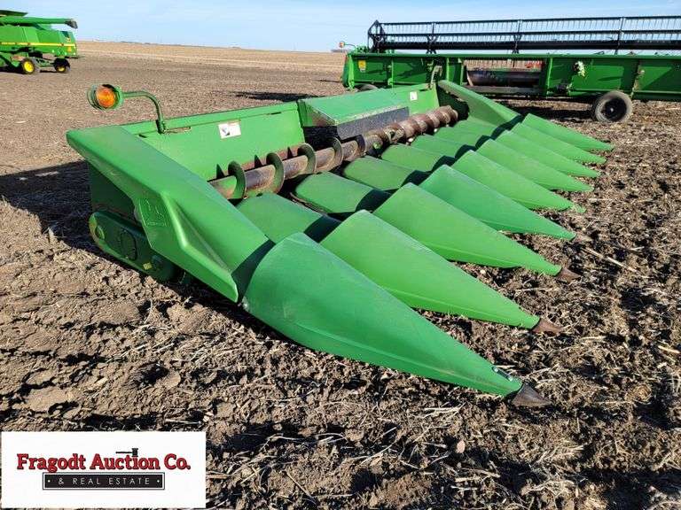 John Deere 843 Corn Head, 8 Row 30”, Poly Snouts, SN 650744 Fragodt
