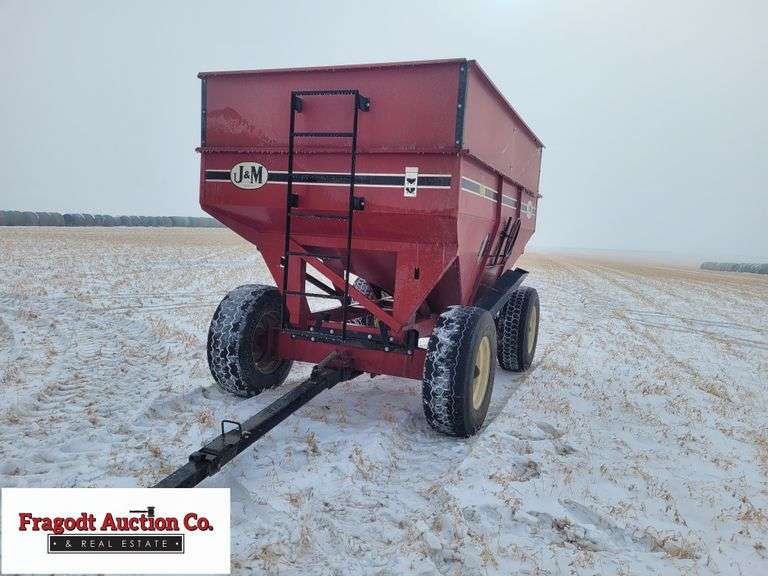 J+M Model 385 Gravity Box on J+M Running Gear, Extendable Hitch