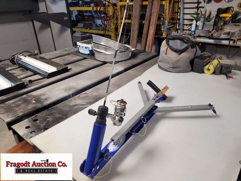 Jaw Jacker Ice Fishing Rig with Rod and Reel Fragodt Auction and Real Estate LLC