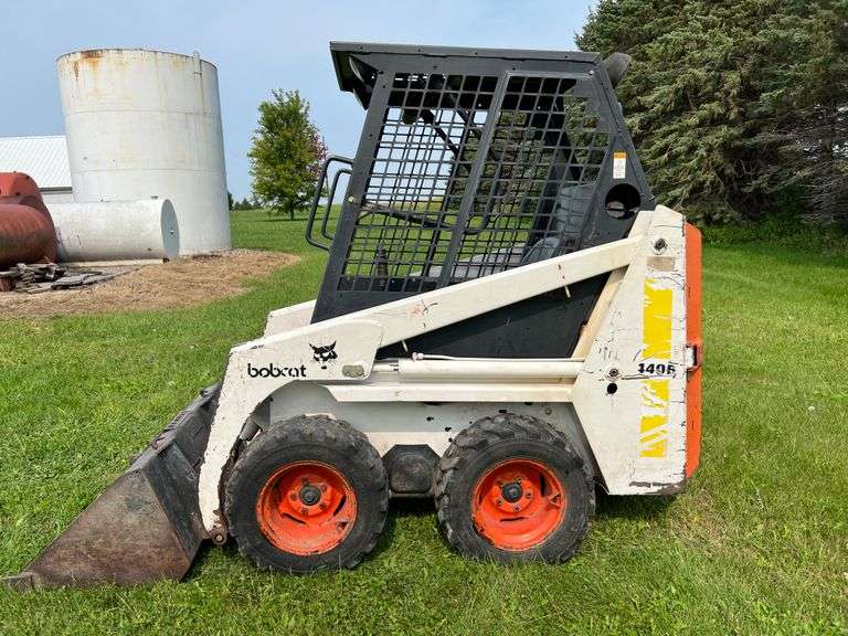 Bobcat 440B Skidloader, 23x8.5012NHS Tires, ROPS Cab, Standard