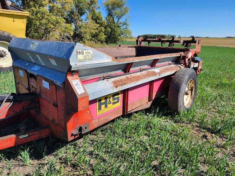 2000 H+S Model 235 Two Speed Drive Manure Spreader, Added Top Beater